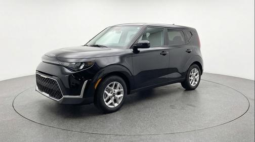 Fusion Black 2025 Kia Soul LX