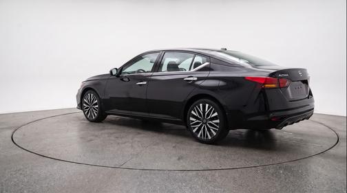 Super Black 2025 Nissan Altima SV FWD
