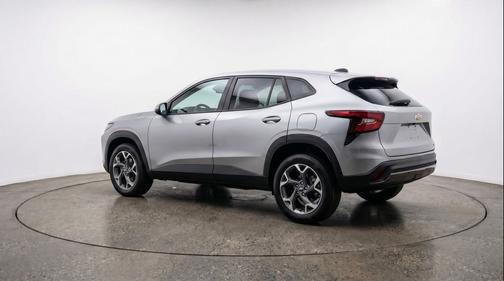 Sterling Gray Metallic 2025 Chevrolet Trax LT