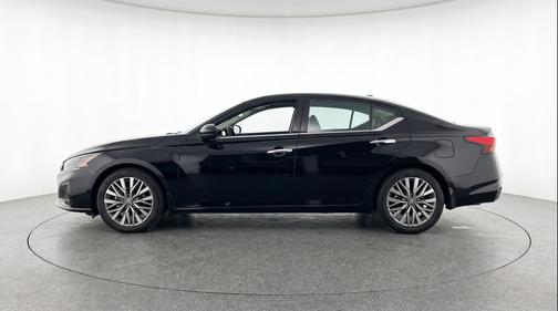 Super Black 2025 Nissan Altima SV FWD
