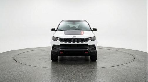 Bright White Clearcoat 2025 Jeep Compass Trailhawk