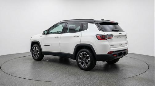 Bright White Clearcoat 2025 Jeep Compass Trailhawk