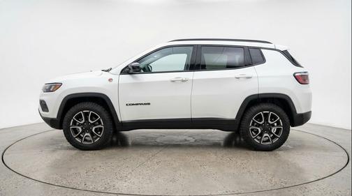 Bright White Clearcoat 2025 Jeep Compass Trailhawk
