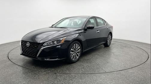 Super Black 2025 Nissan Altima SV FWD