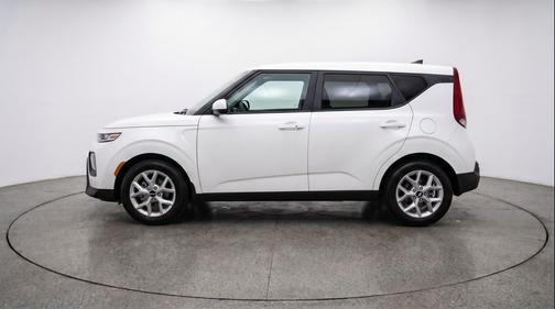 Snow White Pearl 2025 Kia Soul LX