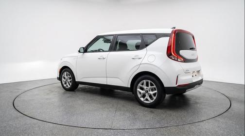 Snow White Pearl 2025 Kia Soul LX