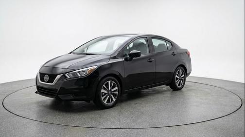 Super Black 2025 Nissan Versa 1.6 SV