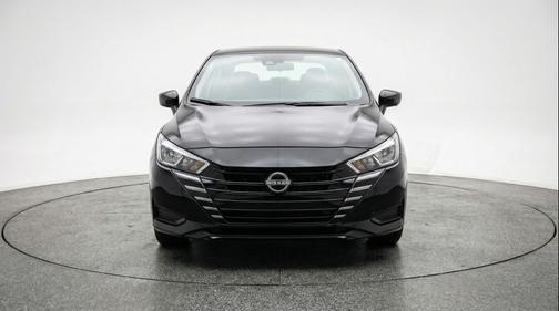 Super Black 2025 Nissan Versa 1.6 SV