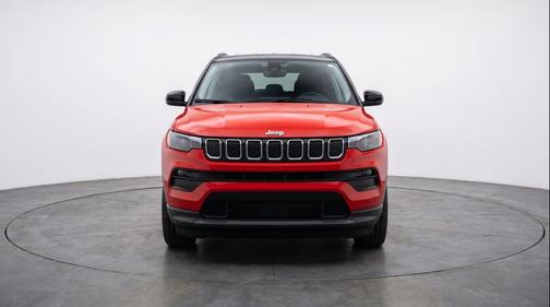 Red Hot Pearlcoat 2025 Jeep Compass Latitude
