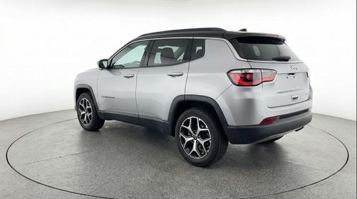 Silver Zynith Metallic Clearcoat 2025 Jeep Compass Limited