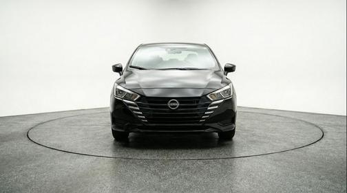 Super Black 2025 Nissan Versa 1.6 SV