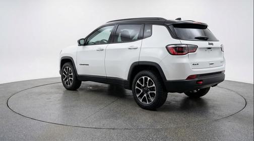 Bright White Clearcoat 2025 Jeep Compass Trailhawk