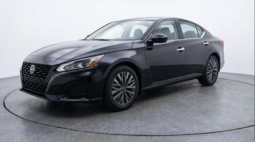 Super Black 2025 Nissan Altima SV FWD