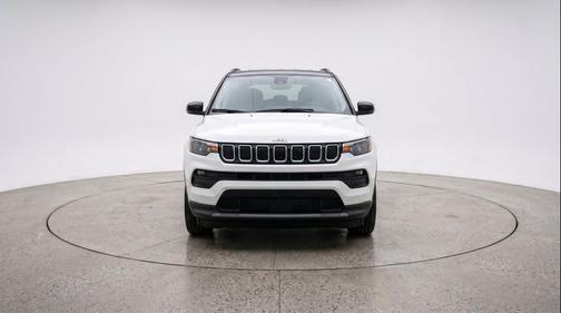 Bright White Clearcoat 2025 Jeep Compass Latitude