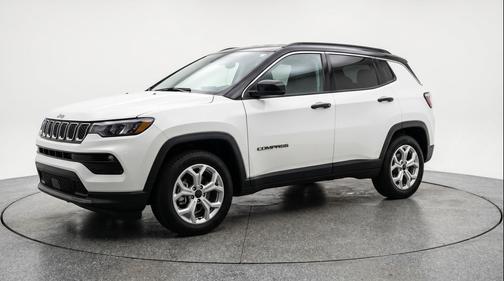 Bright White Clearcoat 2025 Jeep Compass Latitude