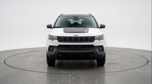 Bright White Clearcoat 2025 Jeep Compass Trailhawk