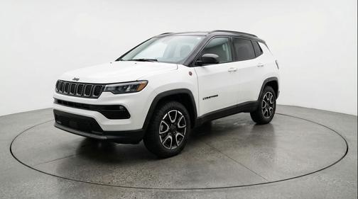 Bright White Clearcoat 2025 Jeep Compass Trailhawk