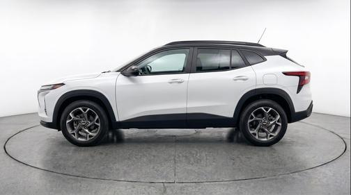 Summit White 2025 Chevrolet Trax LT