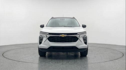 Summit White 2025 Chevrolet Trax LT