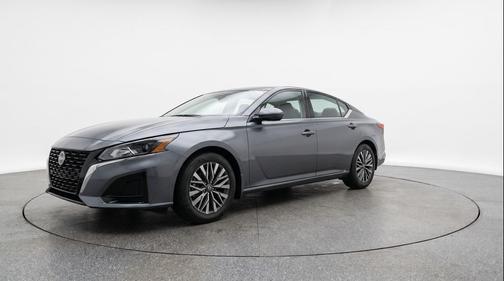 Gun Metallic 2025 Nissan Altima SV FWD
