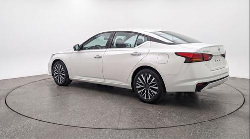 Glacier White 2025 Nissan Altima SV FWD