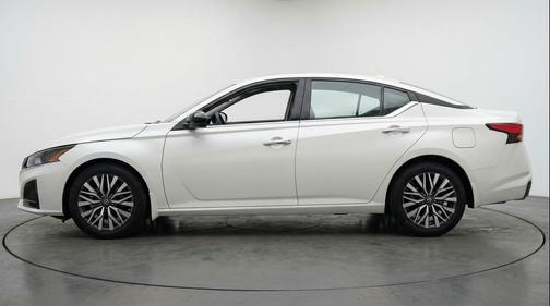 Glacier White 2025 Nissan Altima SV FWD