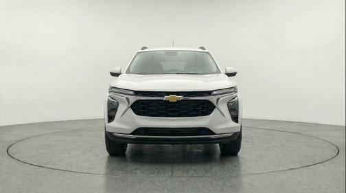 Summit White 2025 Chevrolet Trax LT