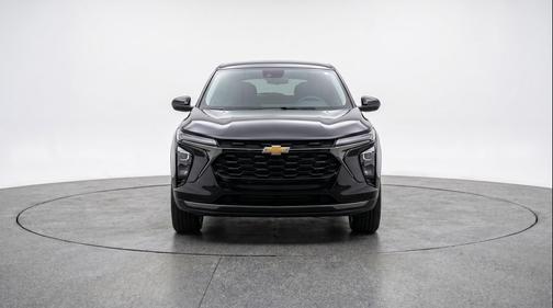Mosaic Black Metallic 2025 Chevrolet Trax LT