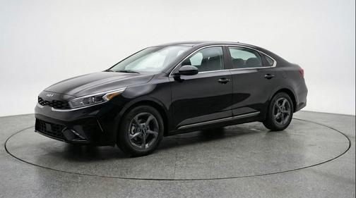 Aurora Black Pearl 2025 Kia K4 LXS