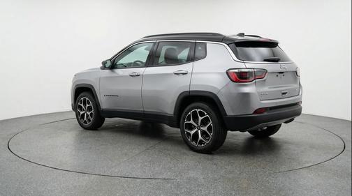 Silver Zynith Metallic Clearcoat 2025 Jeep Compass Limited