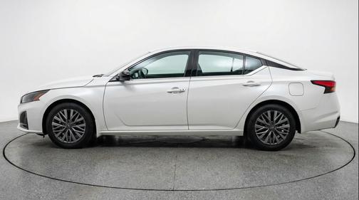 Glacier White 2025 Nissan Altima SV FWD