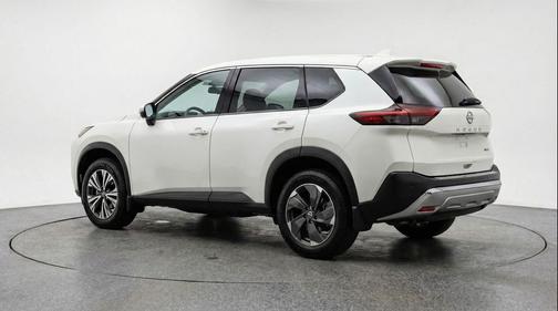 Everest White Pearl Tricoat 2025 Nissan Rogue SV