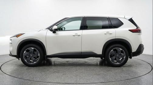 Everest White Pearl Tricoat 2025 Nissan Rogue SV