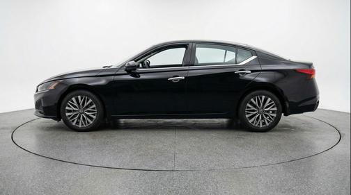 Super Black 2025 Nissan Altima SV FWD