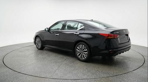 Super Black 2025 Nissan Altima SV FWD