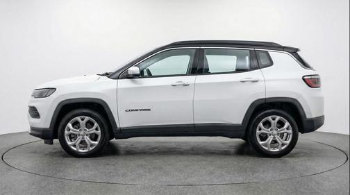 Bright White Clearcoat 2025 Jeep Compass Latitude