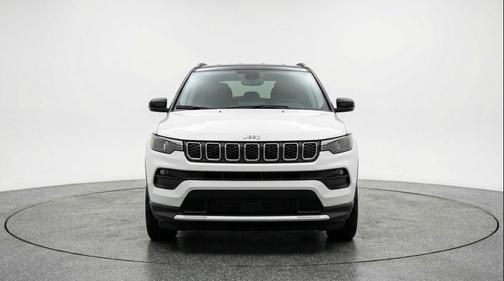 Bright White Clearcoat 2025 Jeep Compass Latitude