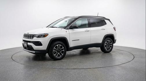 Bright White Clearcoat 2025 Jeep Compass Trailhawk