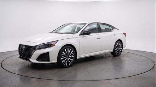 Glacier White 2025 Nissan Altima SV FWD