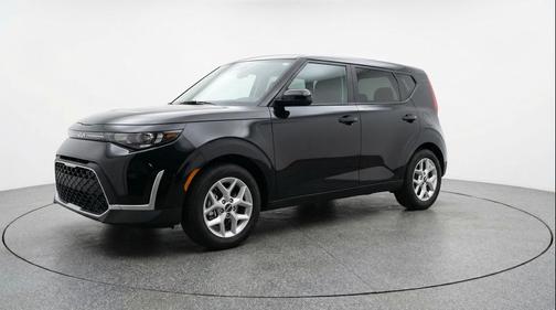 Fusion Black 2025 Kia Soul LX