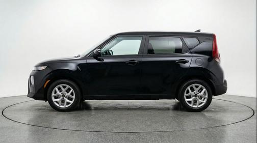 Fusion Black 2025 Kia Soul LX