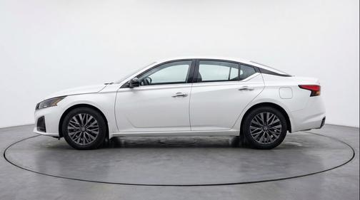 Glacier White 2025 Nissan Altima SV FWD