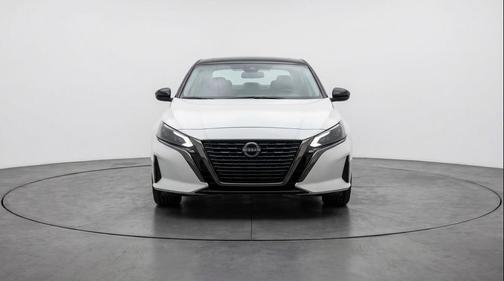 Glacier White 2025 Nissan Altima SV FWD