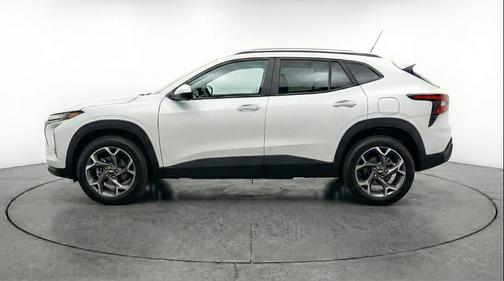 Summit White 2025 Chevrolet Trax LT