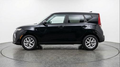 Fusion Black 2025 Kia Soul LX
