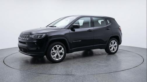 Diamond Black Crystal Pearlcoat 2025 Jeep Compass Latitude
