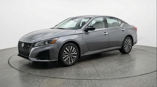 Gun Metallic 2025 Nissan Altima SV FWD
