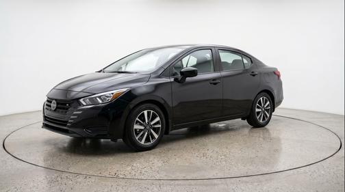 Super Black 2025 Nissan Versa 1.6 SV