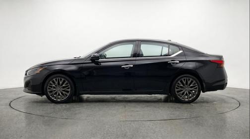 Super Black 2025 Nissan Altima SV FWD