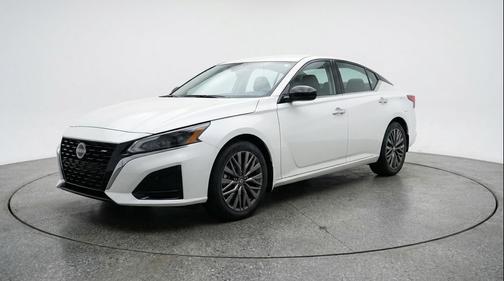 Glacier White 2025 Nissan Altima SV FWD